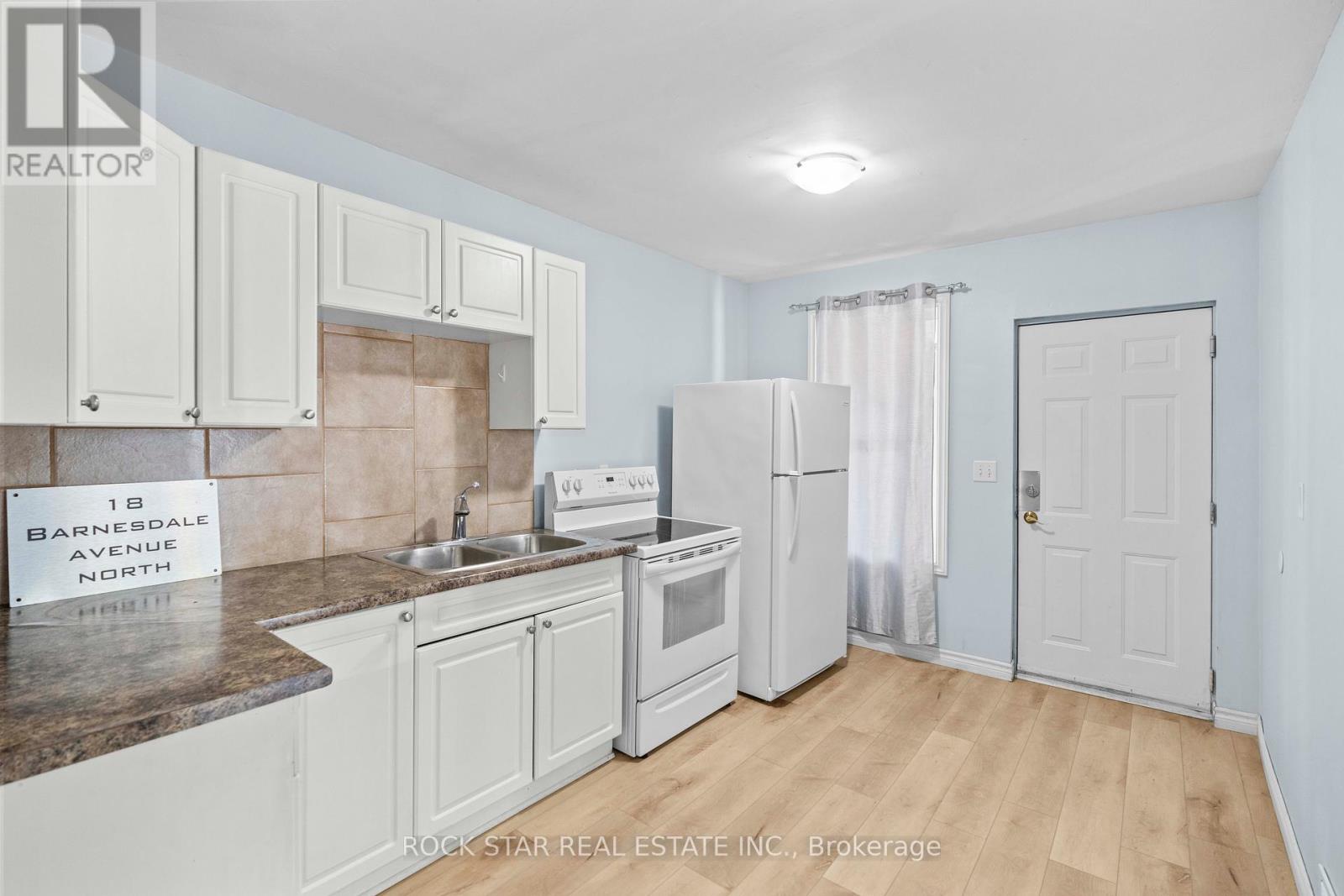 18 Barnesdale Avenue N, Hamilton, Ontario  L8L 6R6 - Photo 10 - X12367560