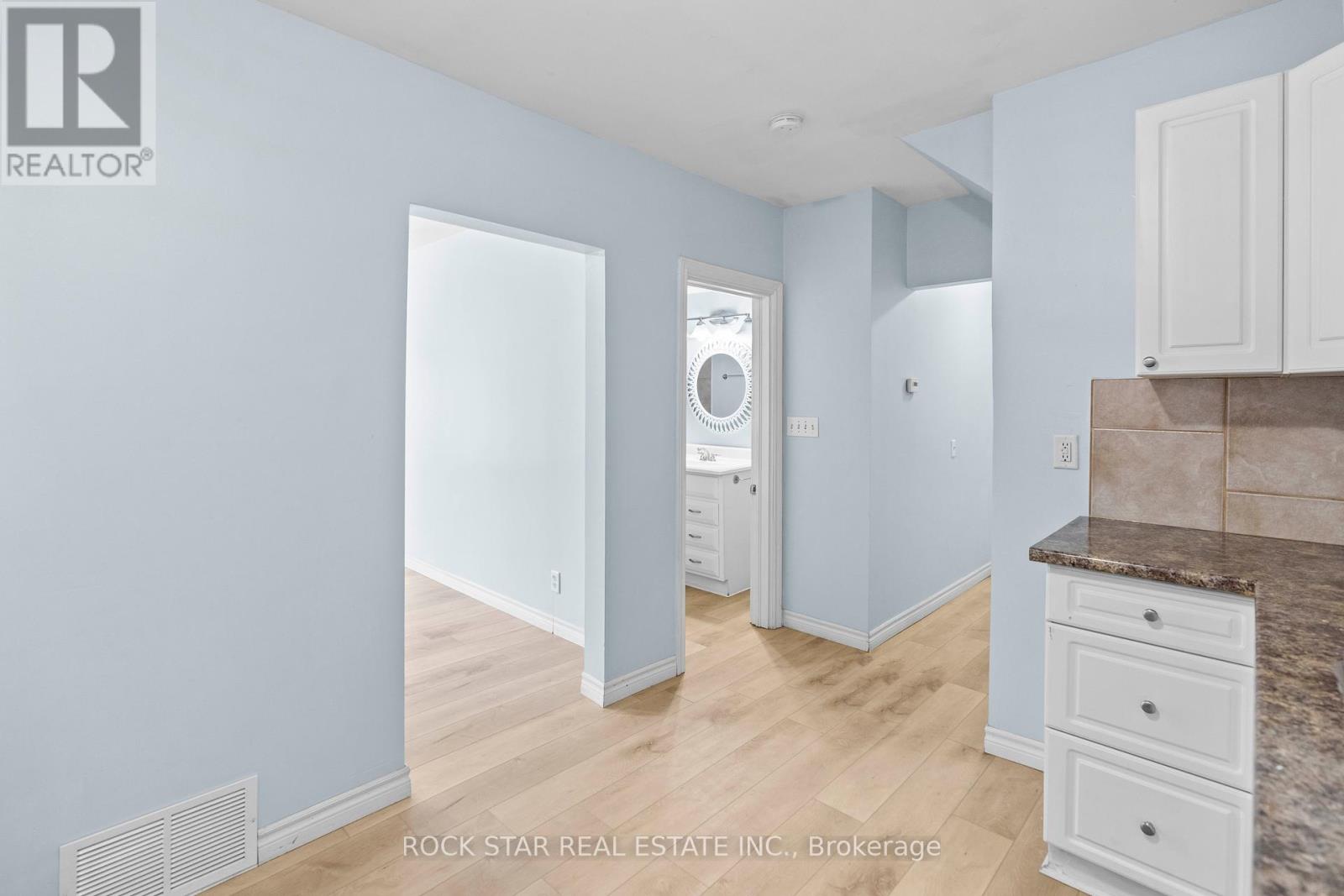 18 Barnesdale Avenue N, Hamilton, Ontario  L8L 6R6 - Photo 12 - X12367560