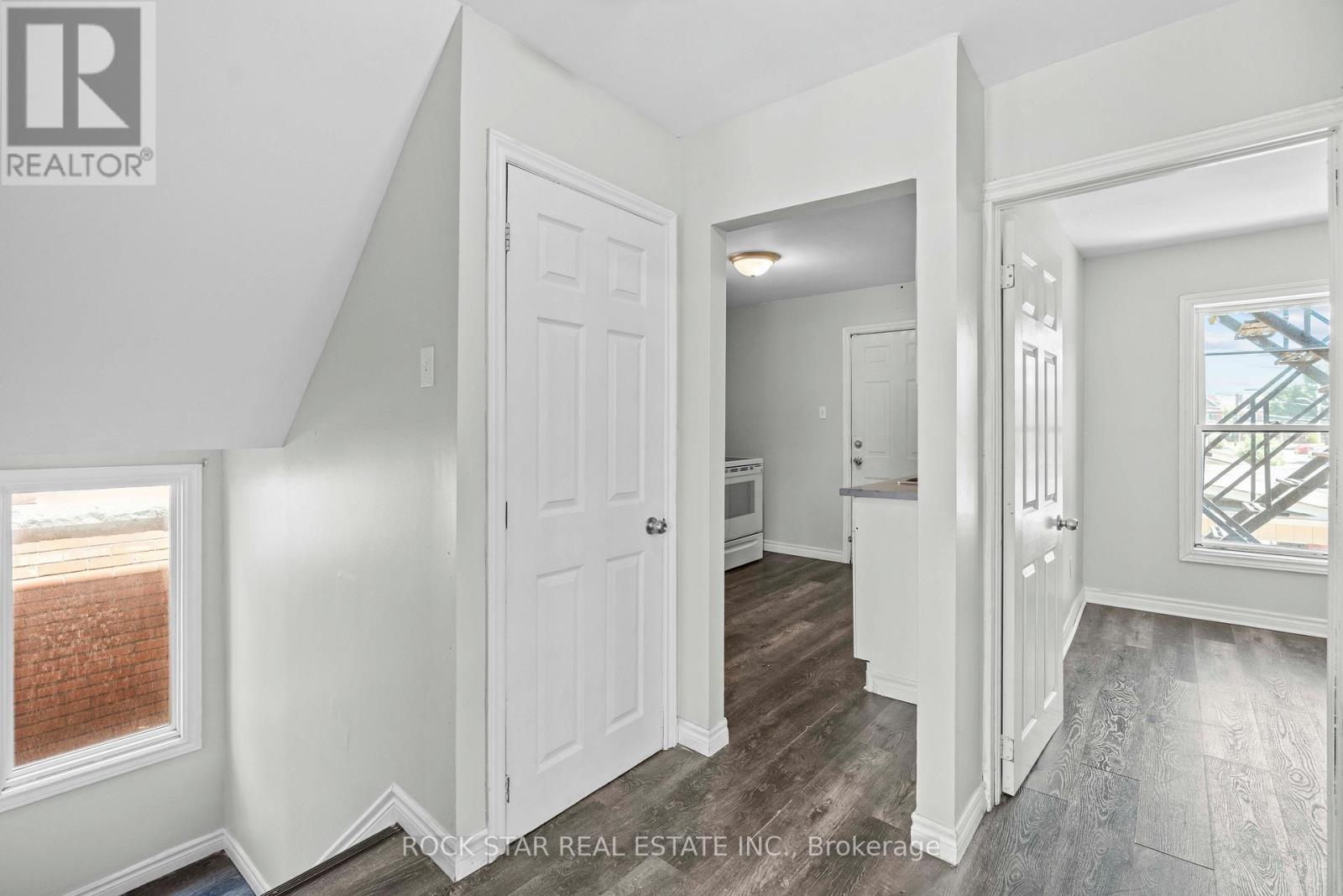 18 Barnesdale Avenue N, Hamilton, Ontario  L8L 6R6 - Photo 17 - X12367560