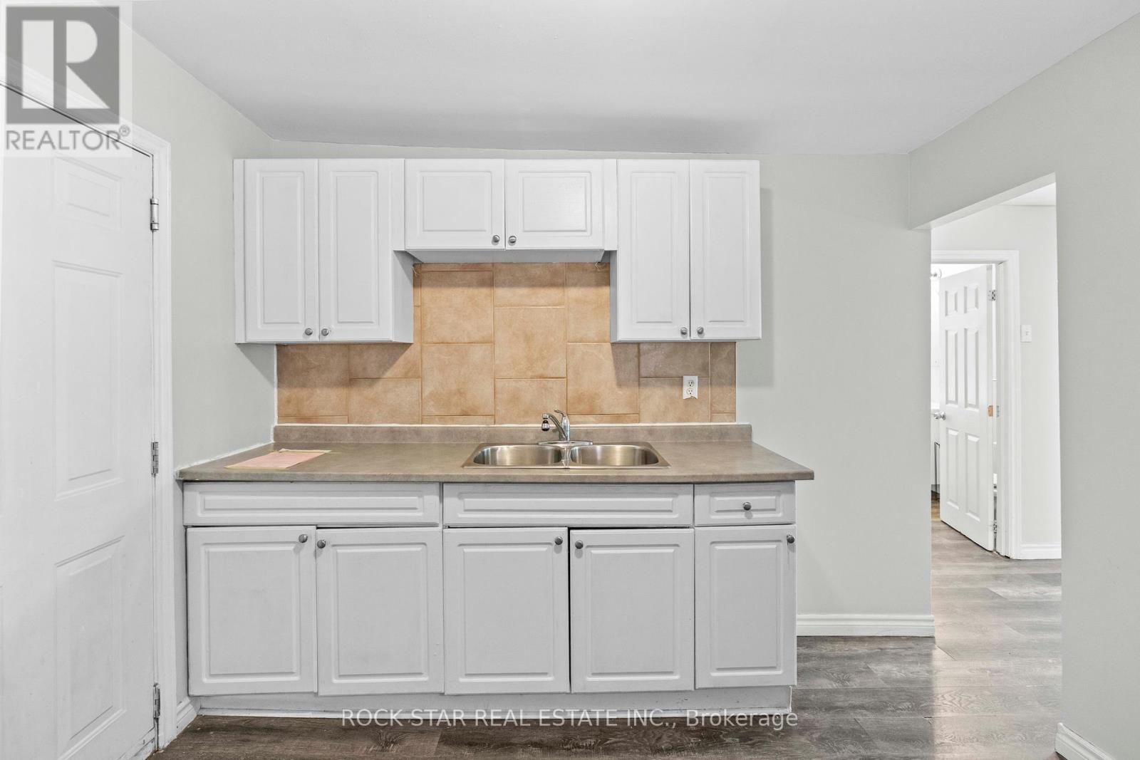 18 Barnesdale Avenue N, Hamilton, Ontario  L8L 6R6 - Photo 19 - X12367560