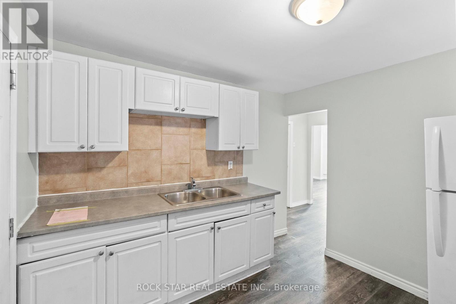 18 Barnesdale Avenue N, Hamilton, Ontario  L8L 6R6 - Photo 20 - X12367560