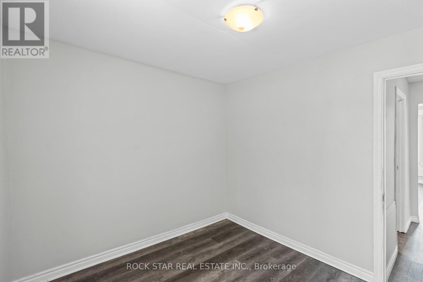 18 Barnesdale Avenue N, Hamilton, Ontario  L8L 6R6 - Photo 23 - X12367560