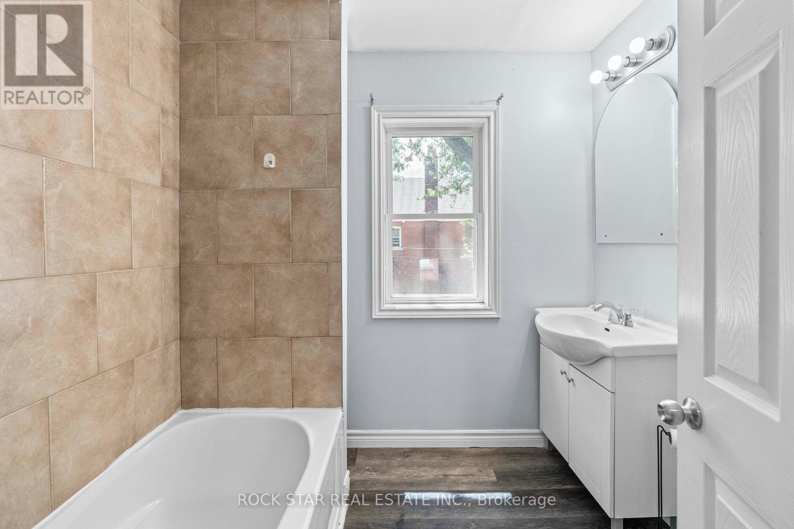 18 Barnesdale Avenue N, Hamilton, Ontario  L8L 6R6 - Photo 28 - X12367560