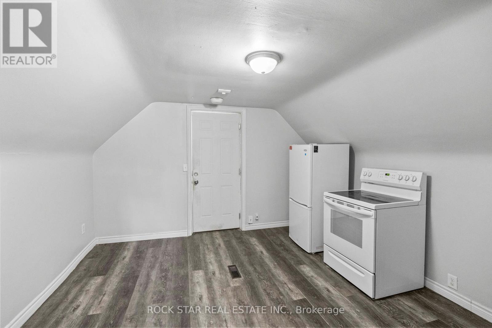 18 Barnesdale Avenue N, Hamilton, Ontario  L8L 6R6 - Photo 29 - X12367560