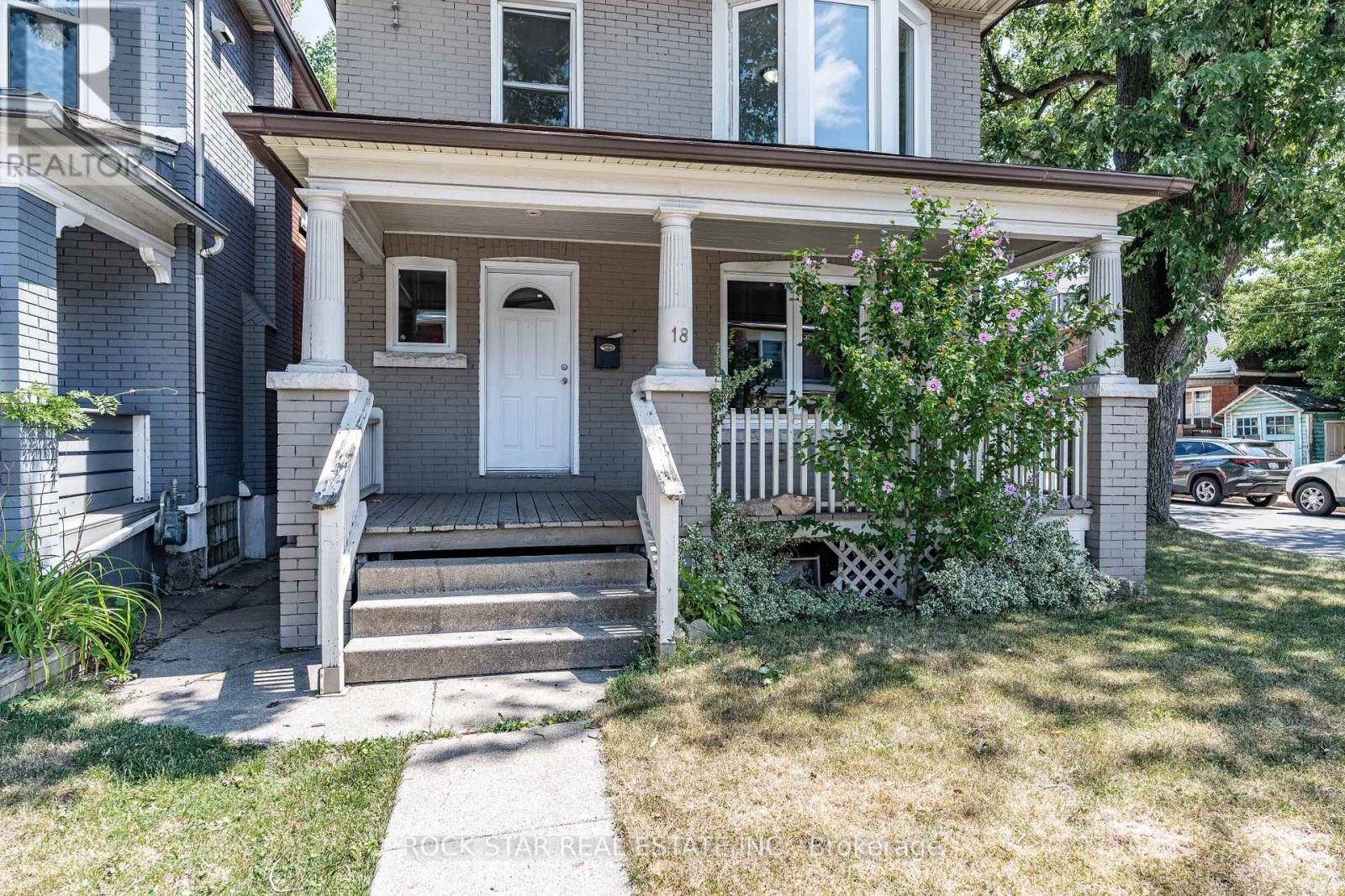 18 Barnesdale Avenue N, Hamilton, Ontario  L8L 6R6 - Photo 3 - X12367560