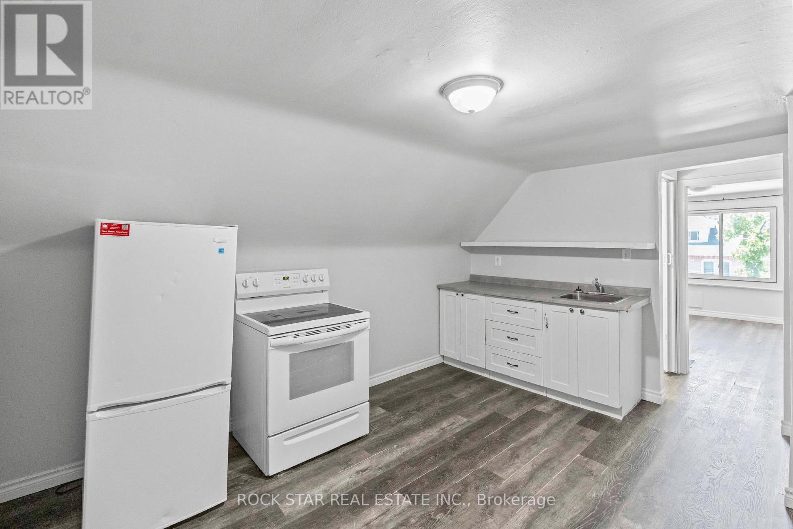 18 Barnesdale Avenue N, Hamilton, Ontario  L8L 6R6 - Photo 30 - X12367560