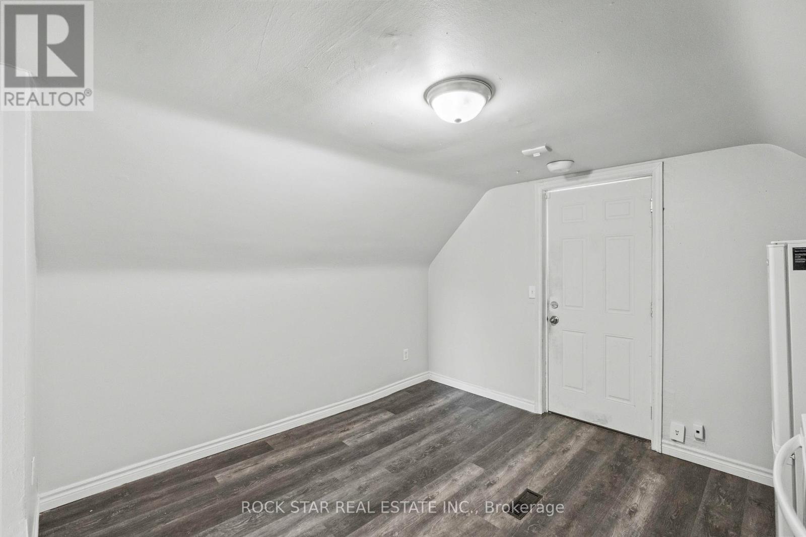18 Barnesdale Avenue N, Hamilton, Ontario  L8L 6R6 - Photo 31 - X12367560