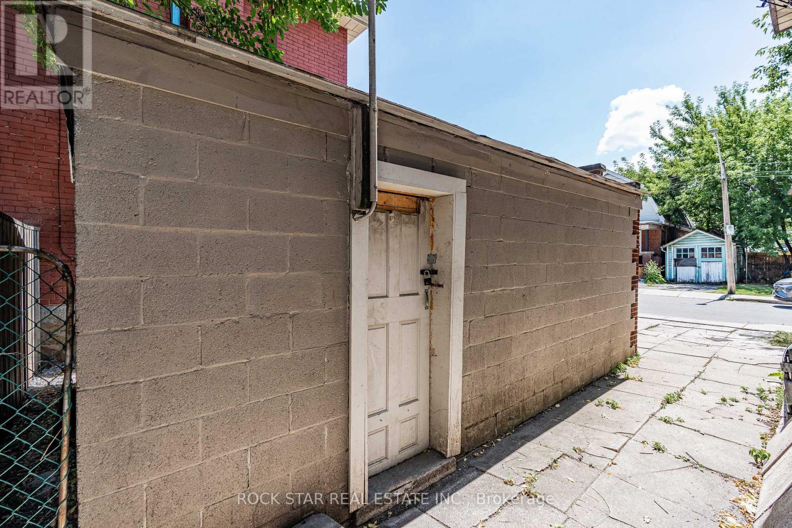 18 Barnesdale Avenue N, Hamilton, Ontario  L8L 6R6 - Photo 39 - X12367560