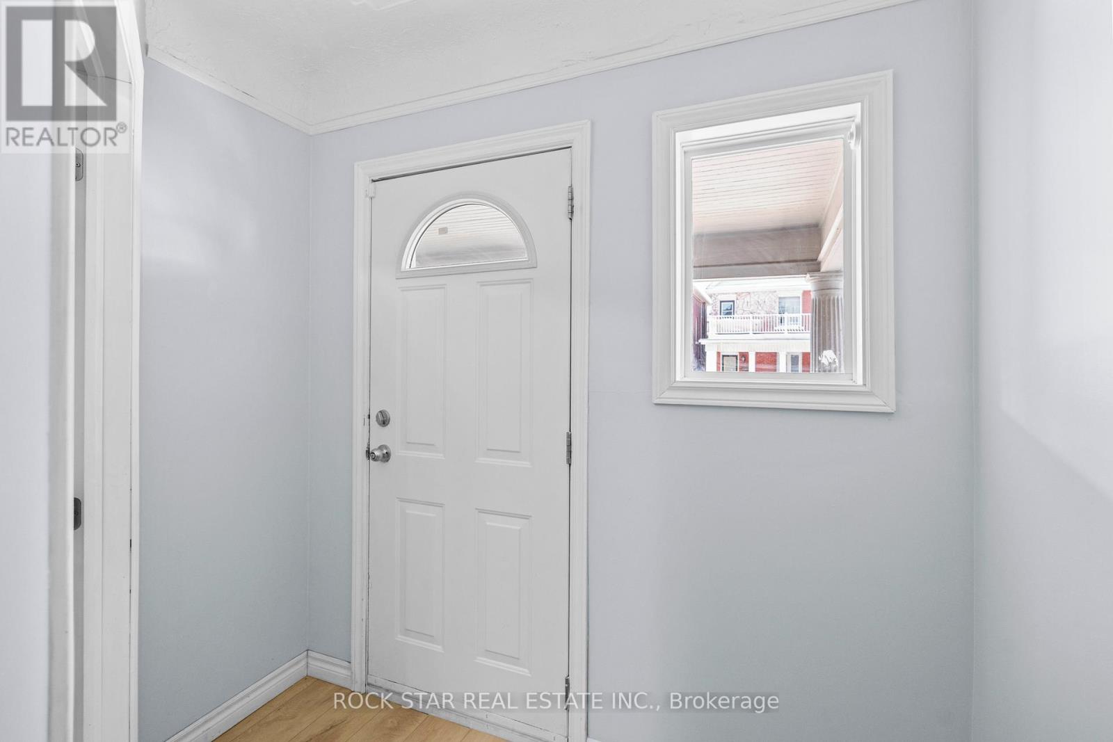 18 Barnesdale Avenue N, Hamilton, Ontario  L8L 6R6 - Photo 6 - X12367560