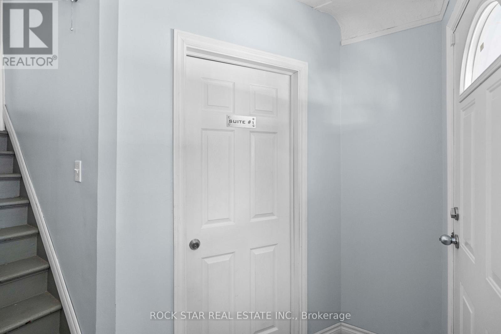 18 Barnesdale Avenue N, Hamilton, Ontario  L8L 6R6 - Photo 7 - X12367560