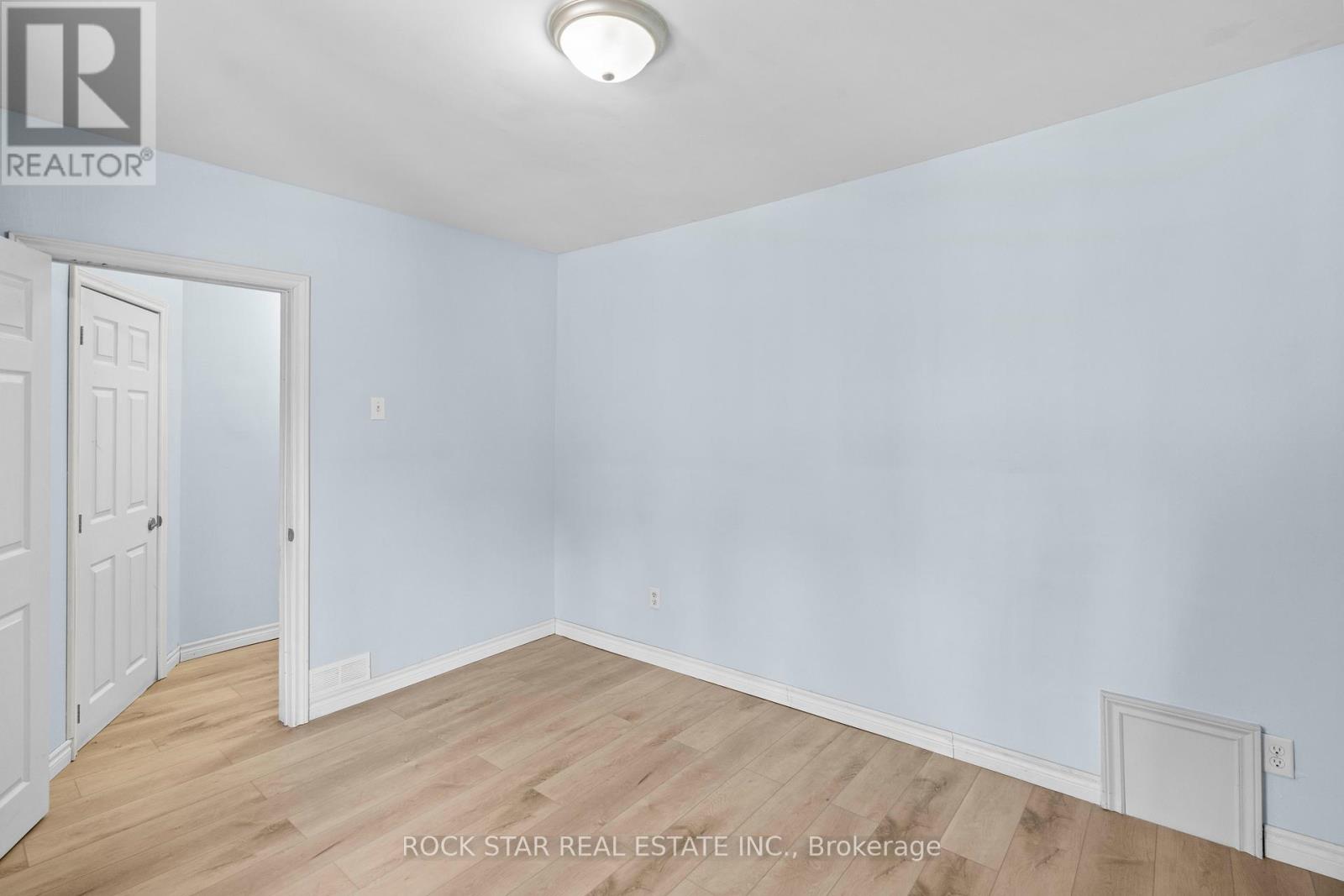 18 Barnesdale Avenue N, Hamilton, Ontario  L8L 6R6 - Photo 9 - X12367560