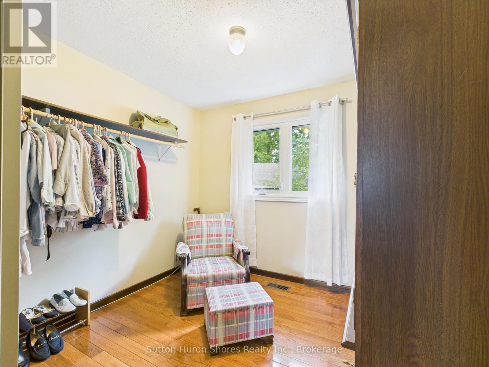 341 Wellington Street, Saugeen Shores, Ontario  N0H 2C4 - Photo 11 - X12367579