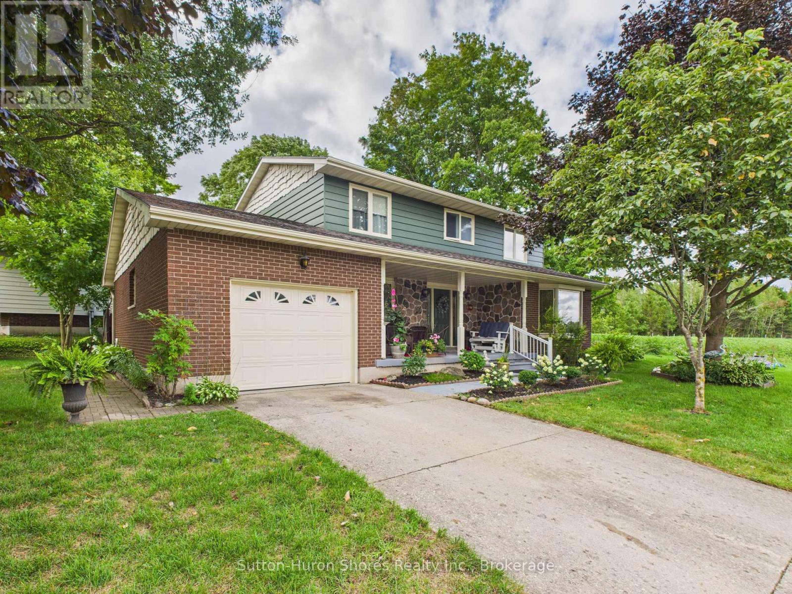 341 Wellington Street, Saugeen Shores, Ontario  N0H 2C4 - Photo 2 - X12367579