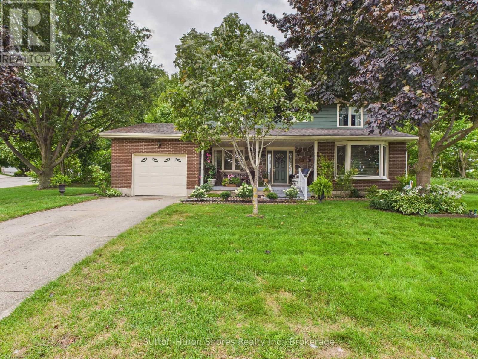 341 Wellington Street, Saugeen Shores, Ontario  N0H 2C4 - Photo 3 - X12367579