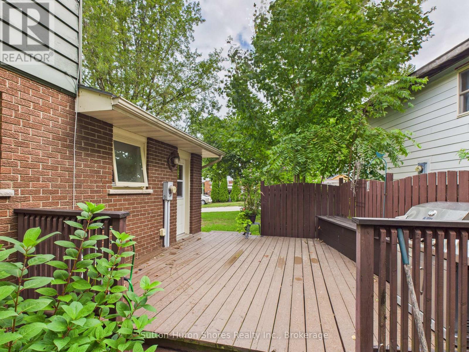 341 Wellington Street, Saugeen Shores, Ontario  N0H 2C4 - Photo 7 - X12367579