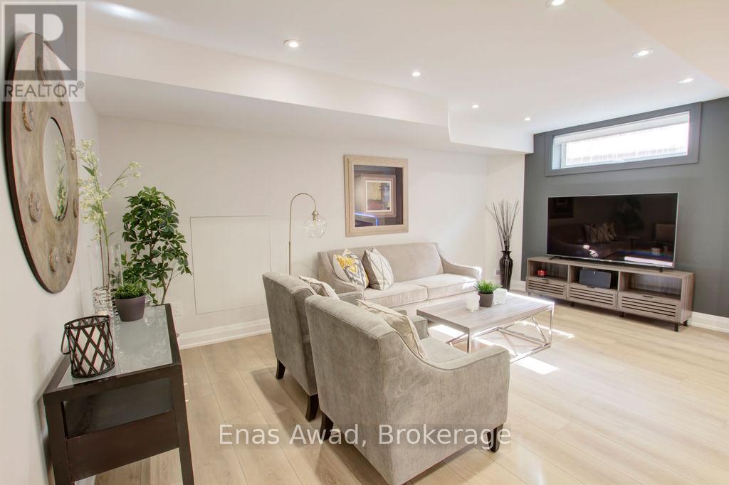 164 Maurice Drive, Oakville, Ontario  L6K 2W9 - Photo 7 - W12367584