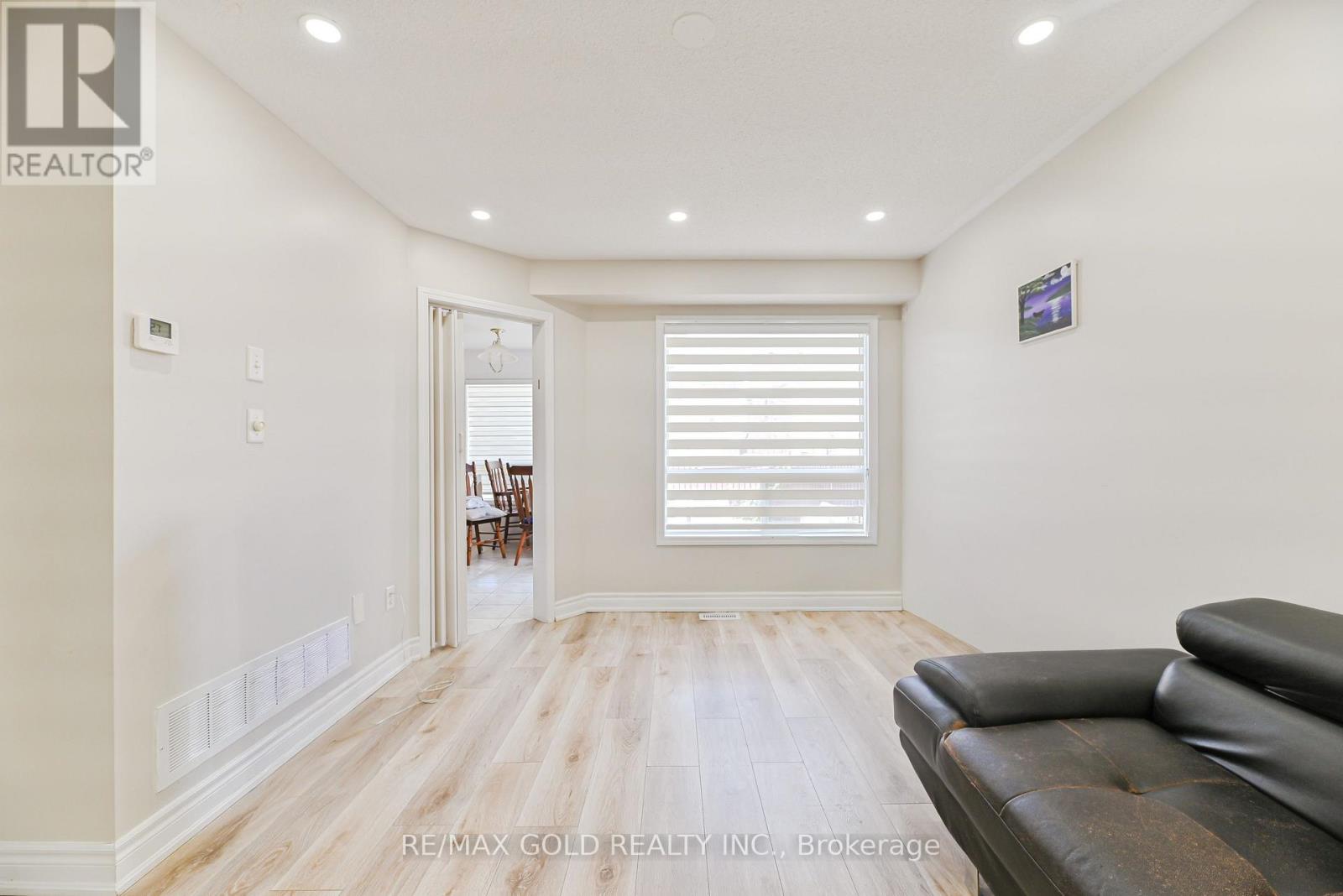 17 Levida Street, Brampton, Ontario  L6P 2Y6 - Photo 6 - W12366824