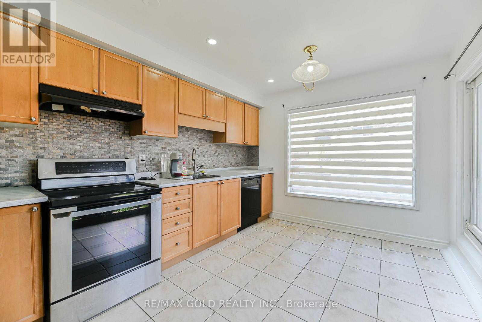 17 Levida Street, Brampton, Ontario  L6P 2Y6 - Photo 8 - W12366824
