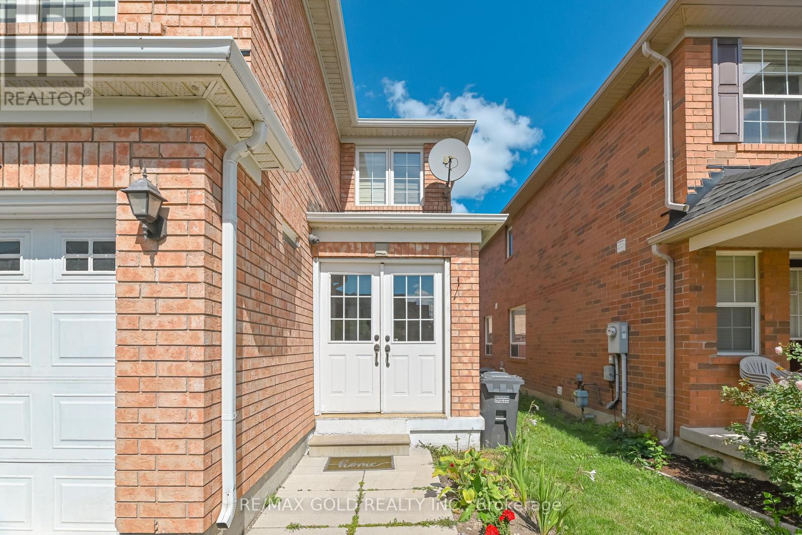 17 Levida Street, Brampton, Ontario  L6P 2Y6 - Photo 3 - W12366824