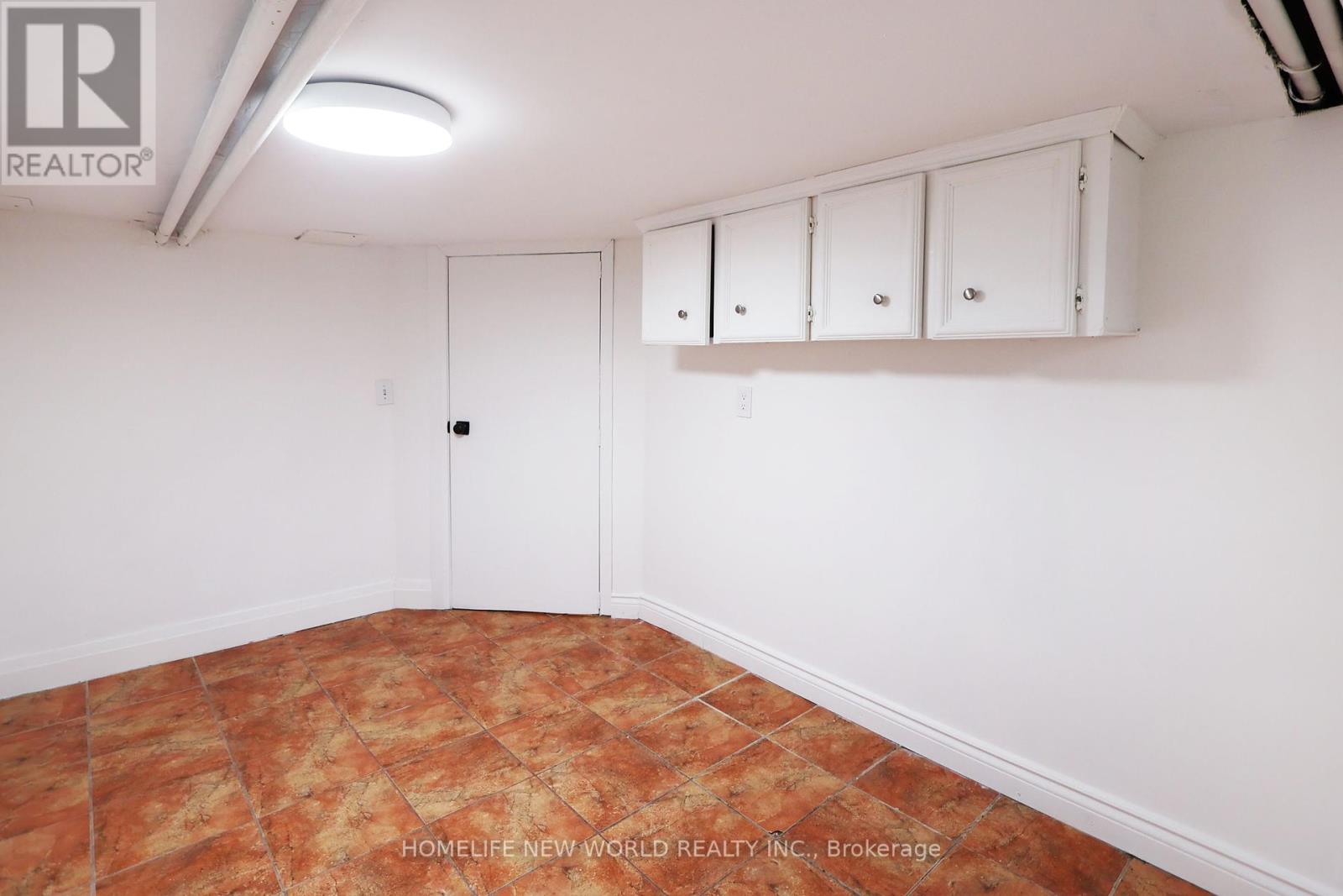 Lower - 609 Glenholme Avenue, Toronto, Ontario  M6E 3G7 - Photo 9 - C12367574
