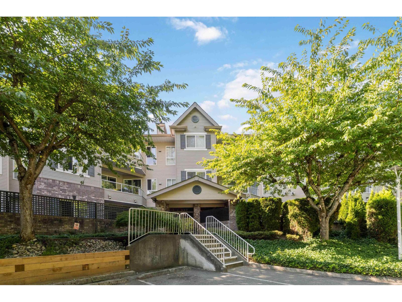 105 16137 83 AVENUE, Surrey, British Columbia