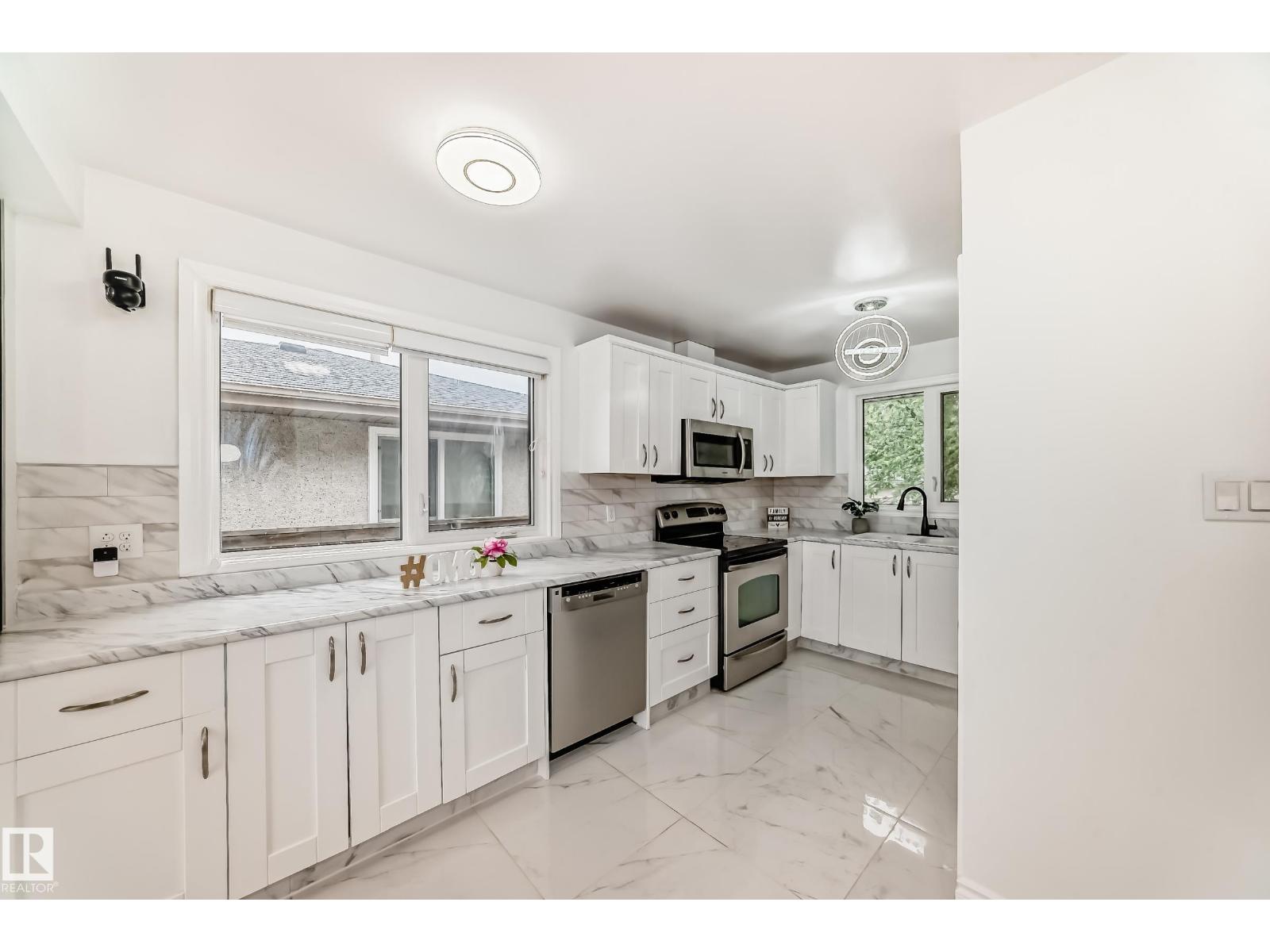 Property at 13516 112 ST NW image 4