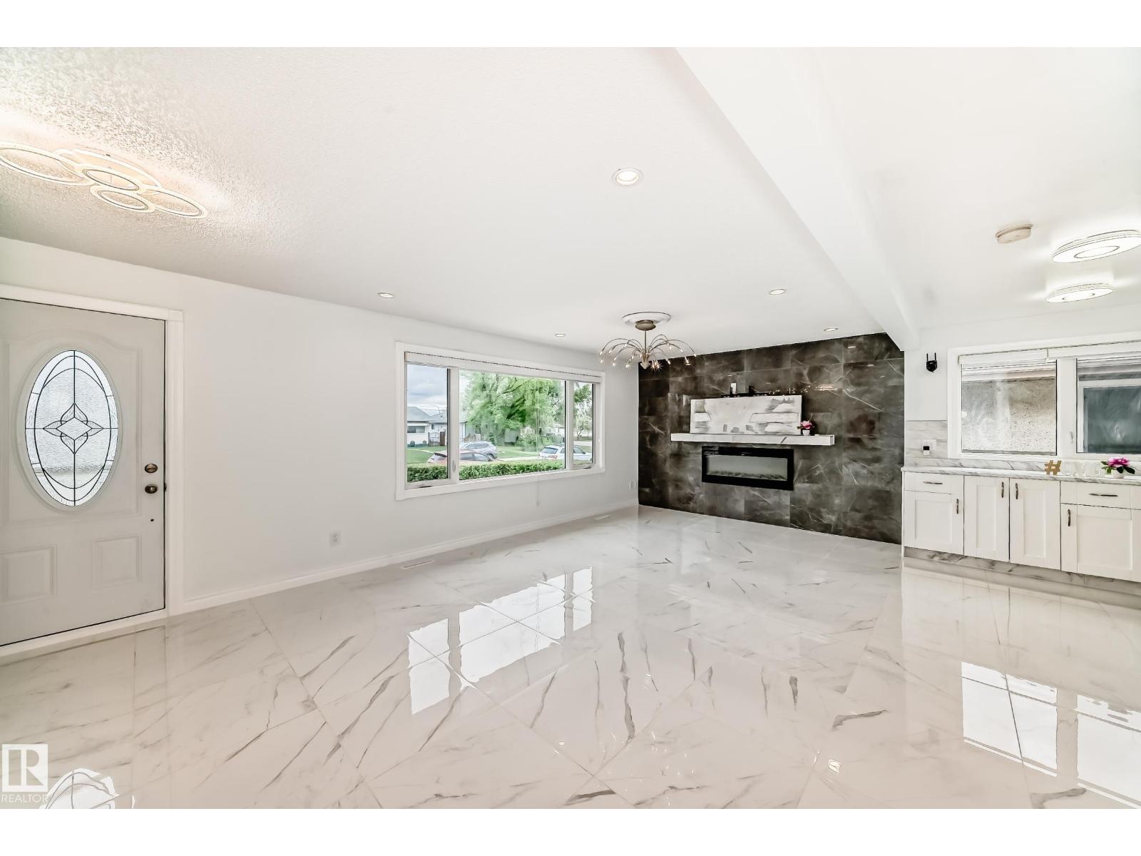 Property at 13516 112 ST NW image 1