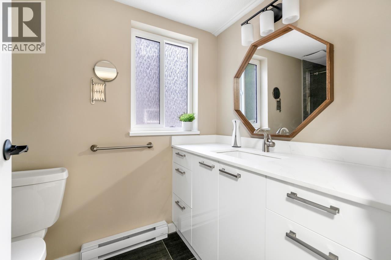 5655 White Pine Lane, North Vancouver, British Columbia  V7R 4S1 - Photo 18 - R3041075
