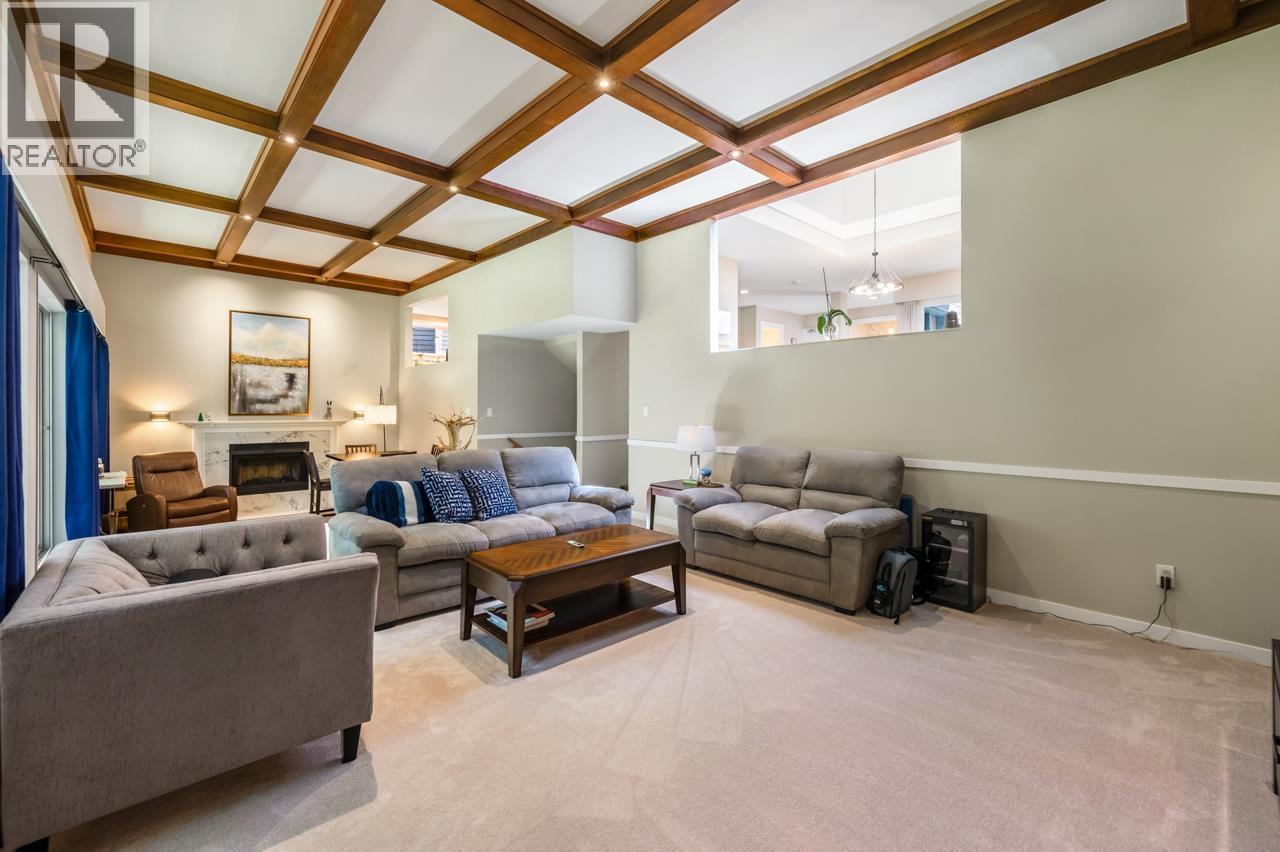 5655 White Pine Lane, North Vancouver, British Columbia  V7R 4S1 - Photo 4 - R3041075