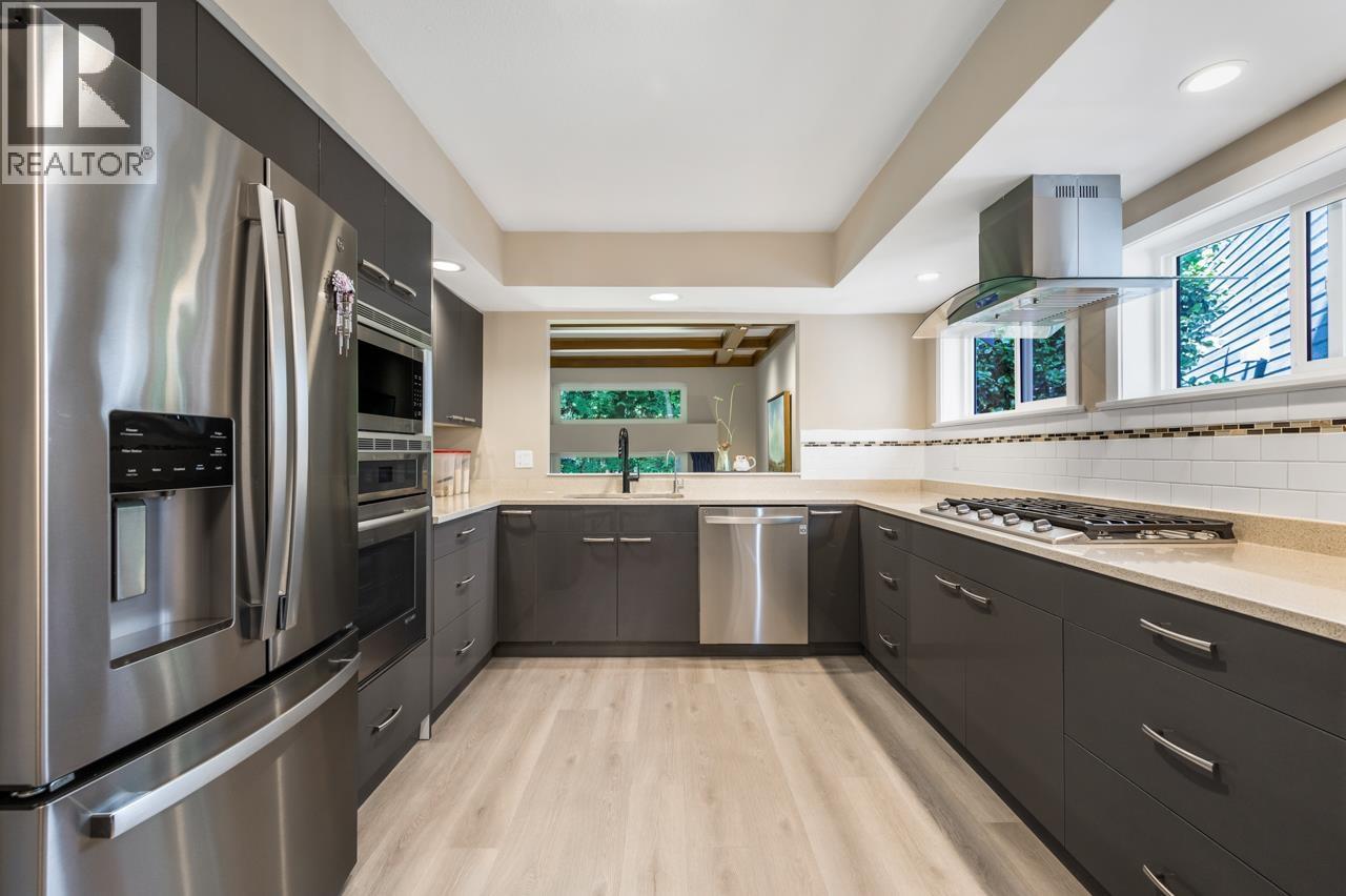 5655 White Pine Lane, North Vancouver, British Columbia  V7R 4S1 - Photo 8 - R3041075
