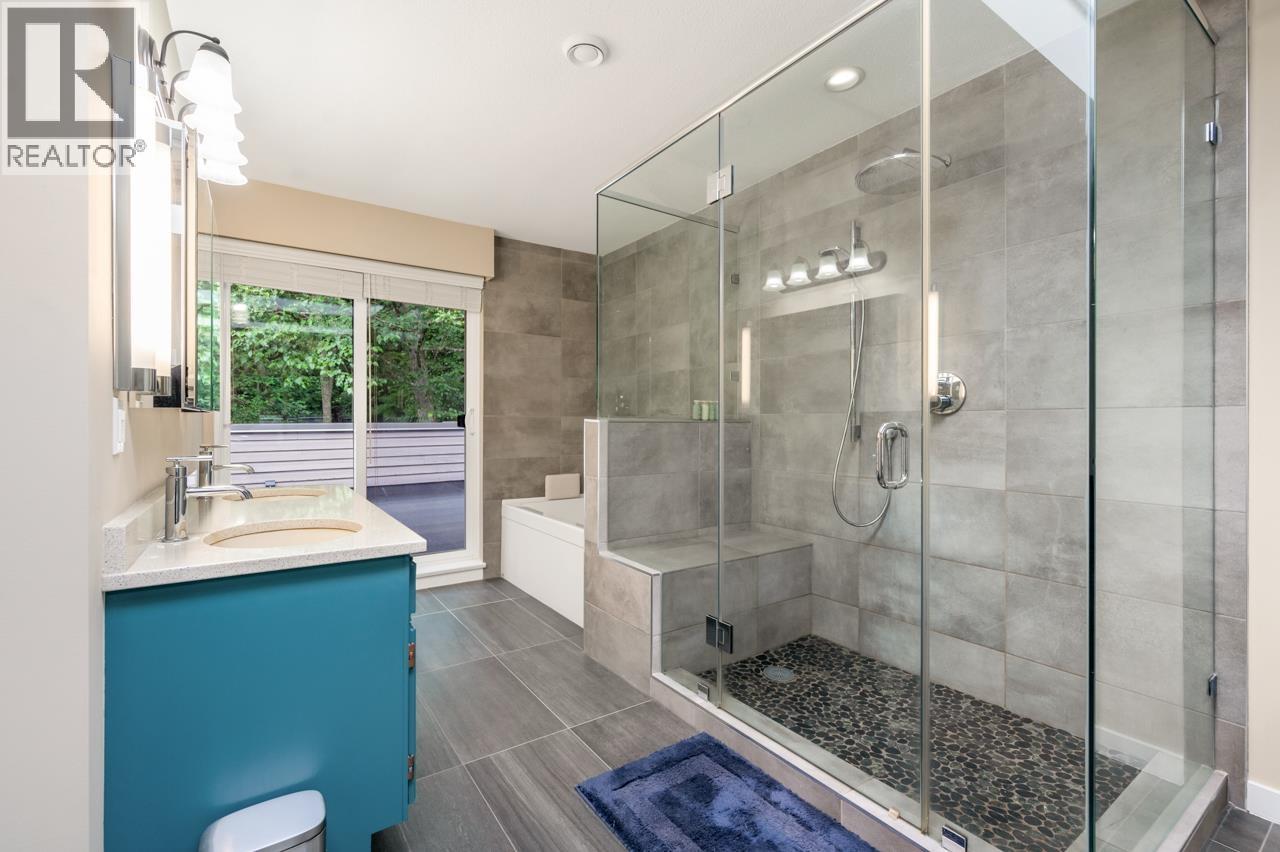5655 White Pine Lane, North Vancouver, British Columbia  V7R 4S1 - Photo 14 - R3041075