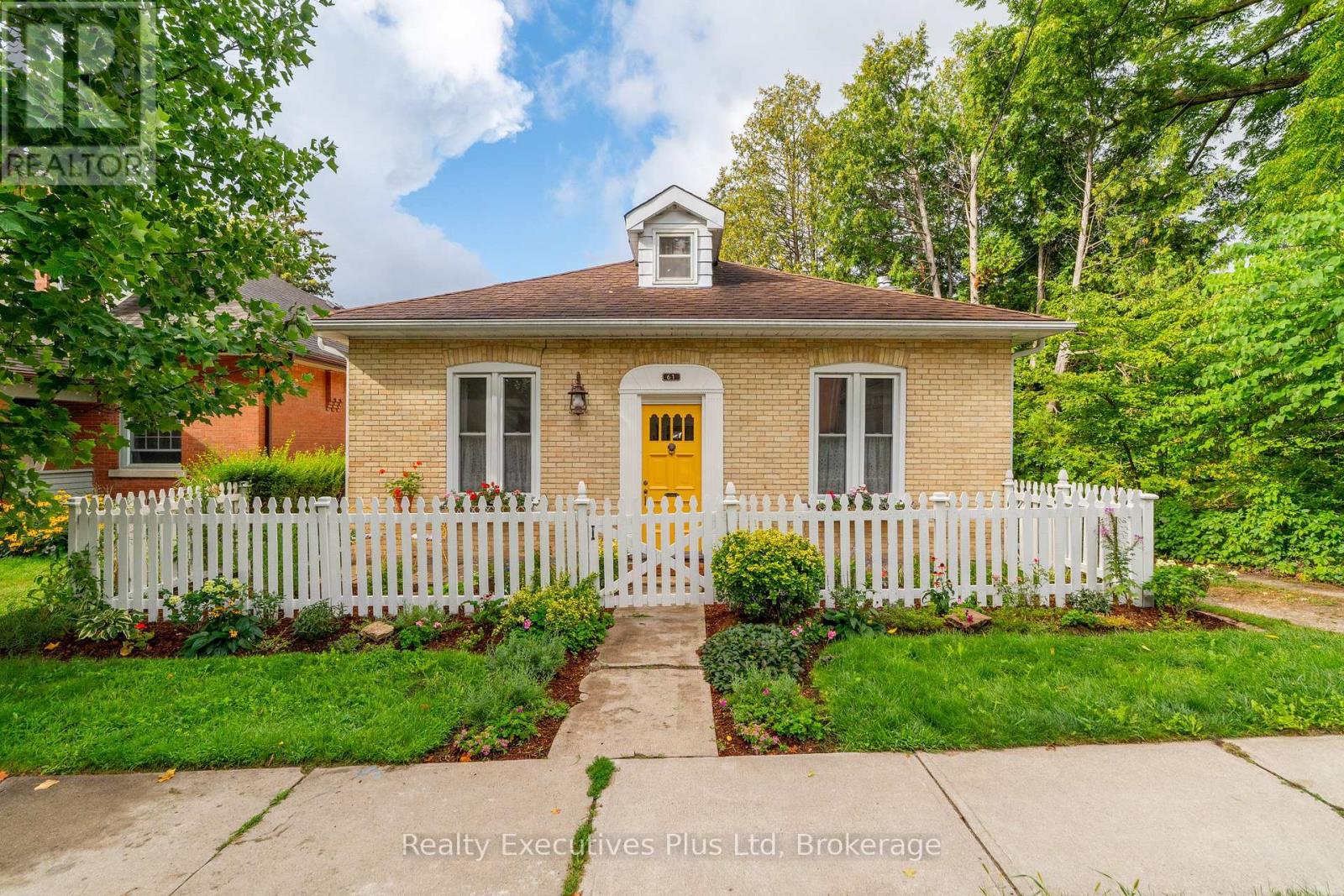 61 Hearn Avenue, Guelph, Ontario  N1H 5Y6 - Photo 2 - X12366063