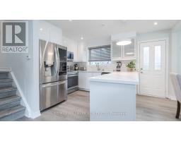 11 SEATON DRIVE, Aurora, Ontario