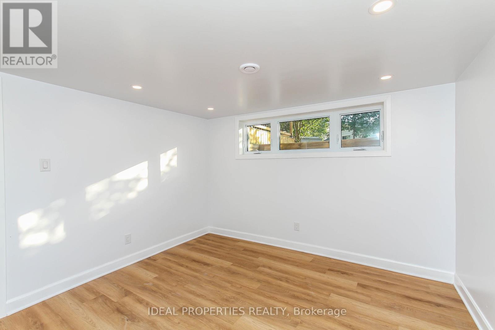 1796 Saunderson Drive, Ottawa, Ontario  K1G 2C2 - Photo 32 - X12363485