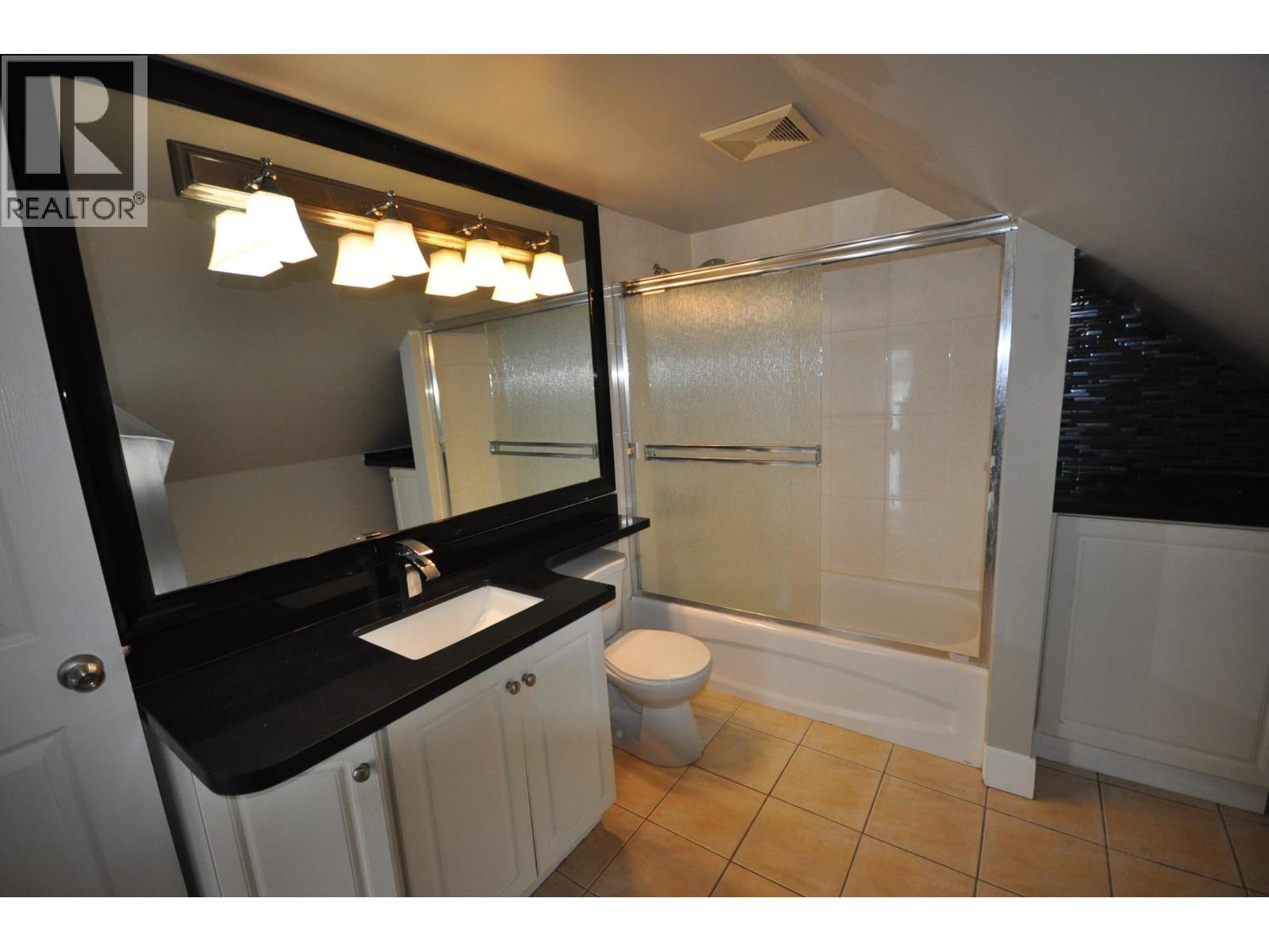 7505 Kingsway, Burnaby, British Columbia  V3N 3C1 - Photo 6 - R3039586