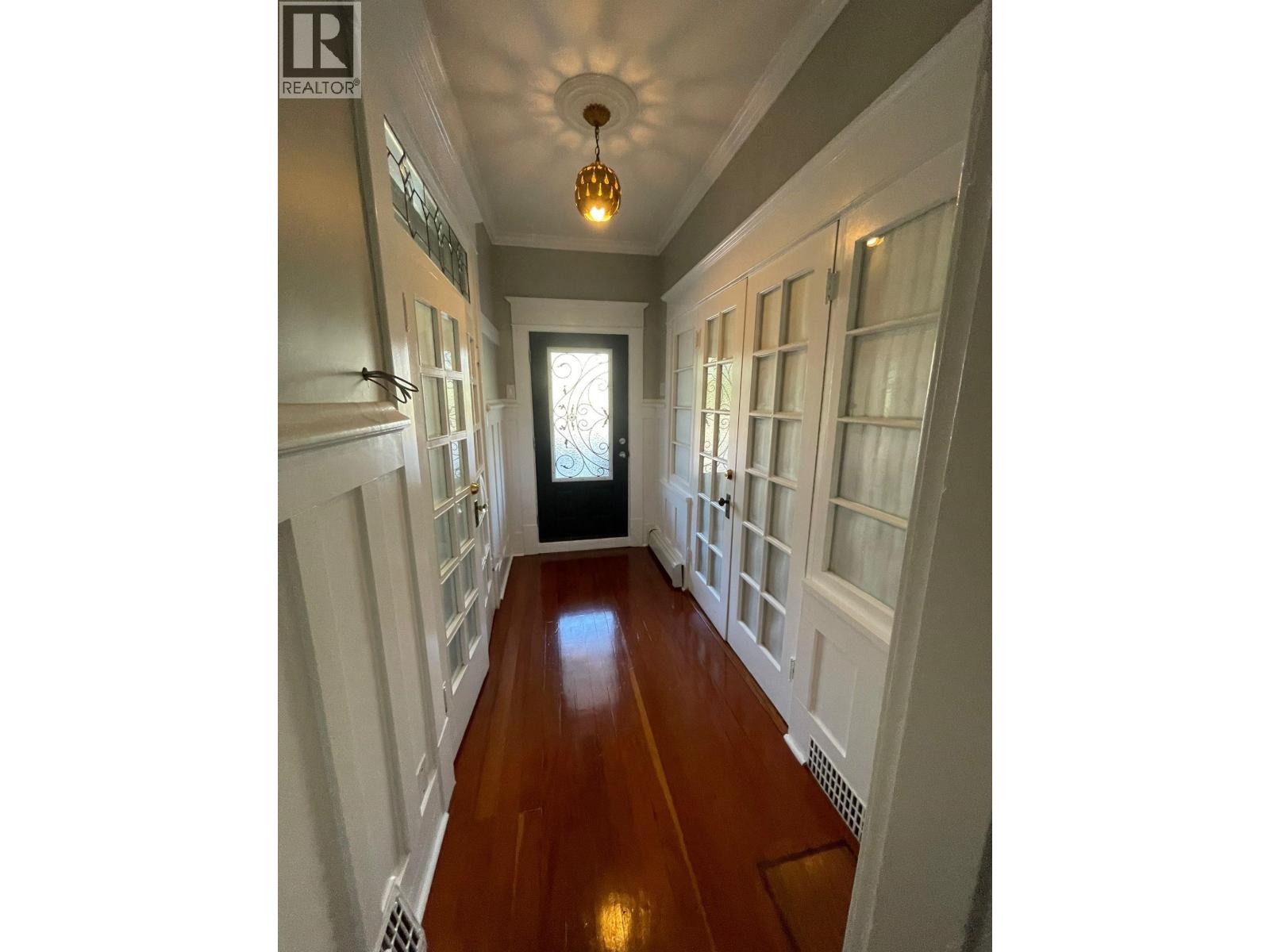 7505 Kingsway, Burnaby, British Columbia  V3N 3C1 - Photo 5 - R3039586