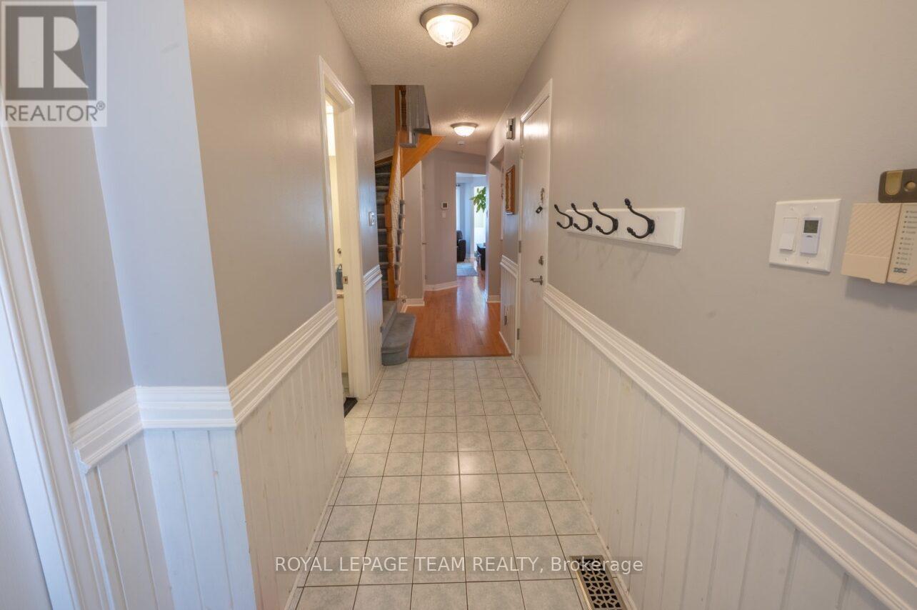Property at 19 LOCHELAND CRESCENT image 3