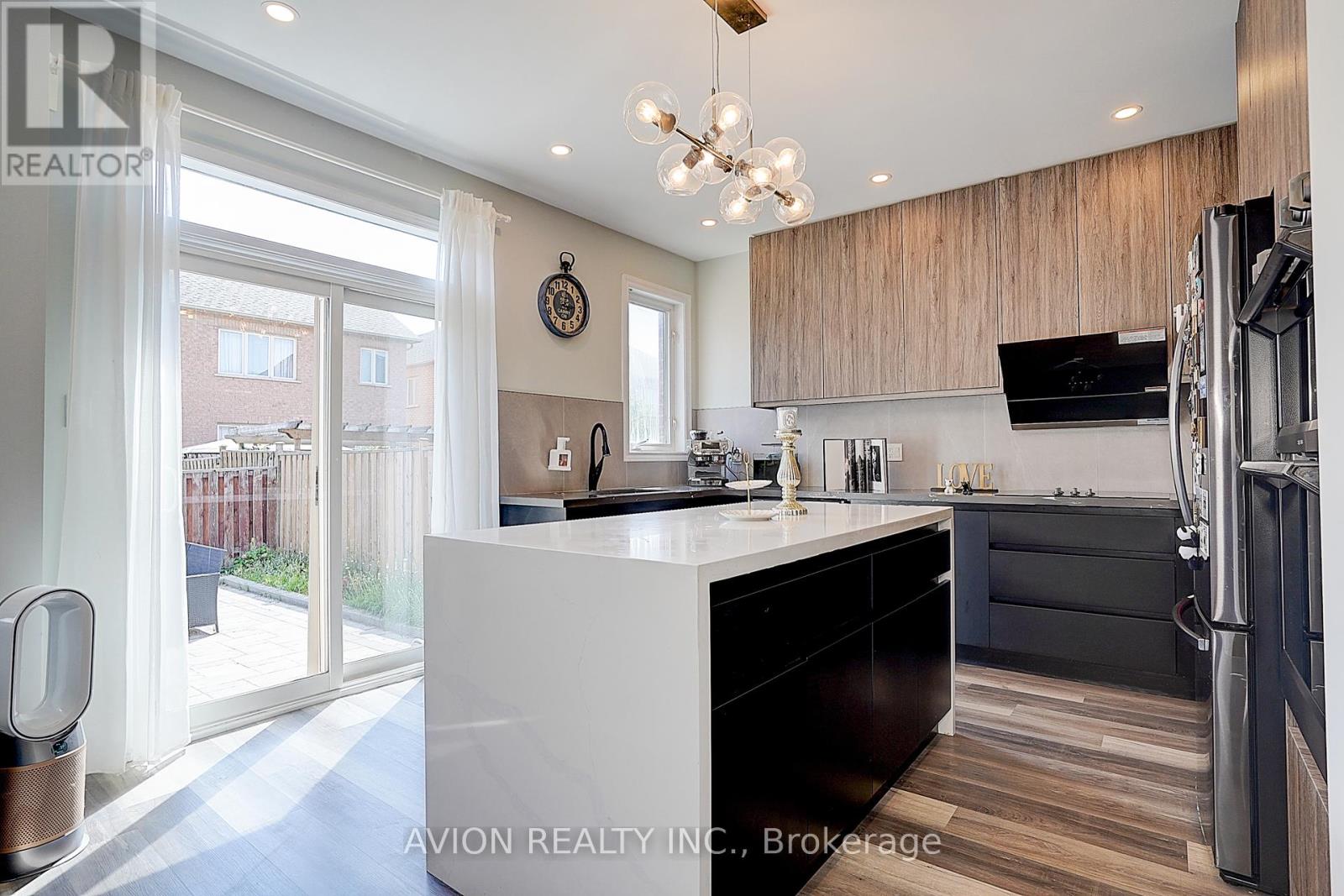 67 Oakford Drive, Markham, Ontario  L6C 2Y7 - Photo 15 - N12367677