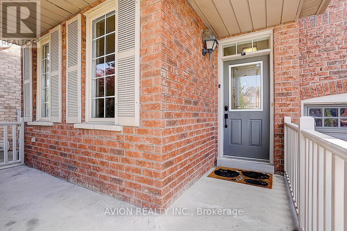 67 Oakford Drive, Markham, Ontario  L6C 2Y7 - Photo 6 - N12367677