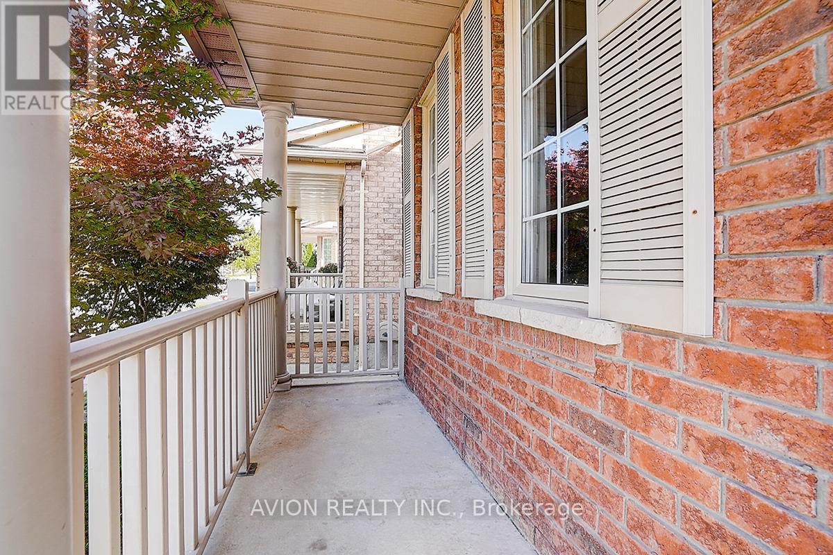 67 Oakford Drive, Markham, Ontario  L6C 2Y7 - Photo 7 - N12367677