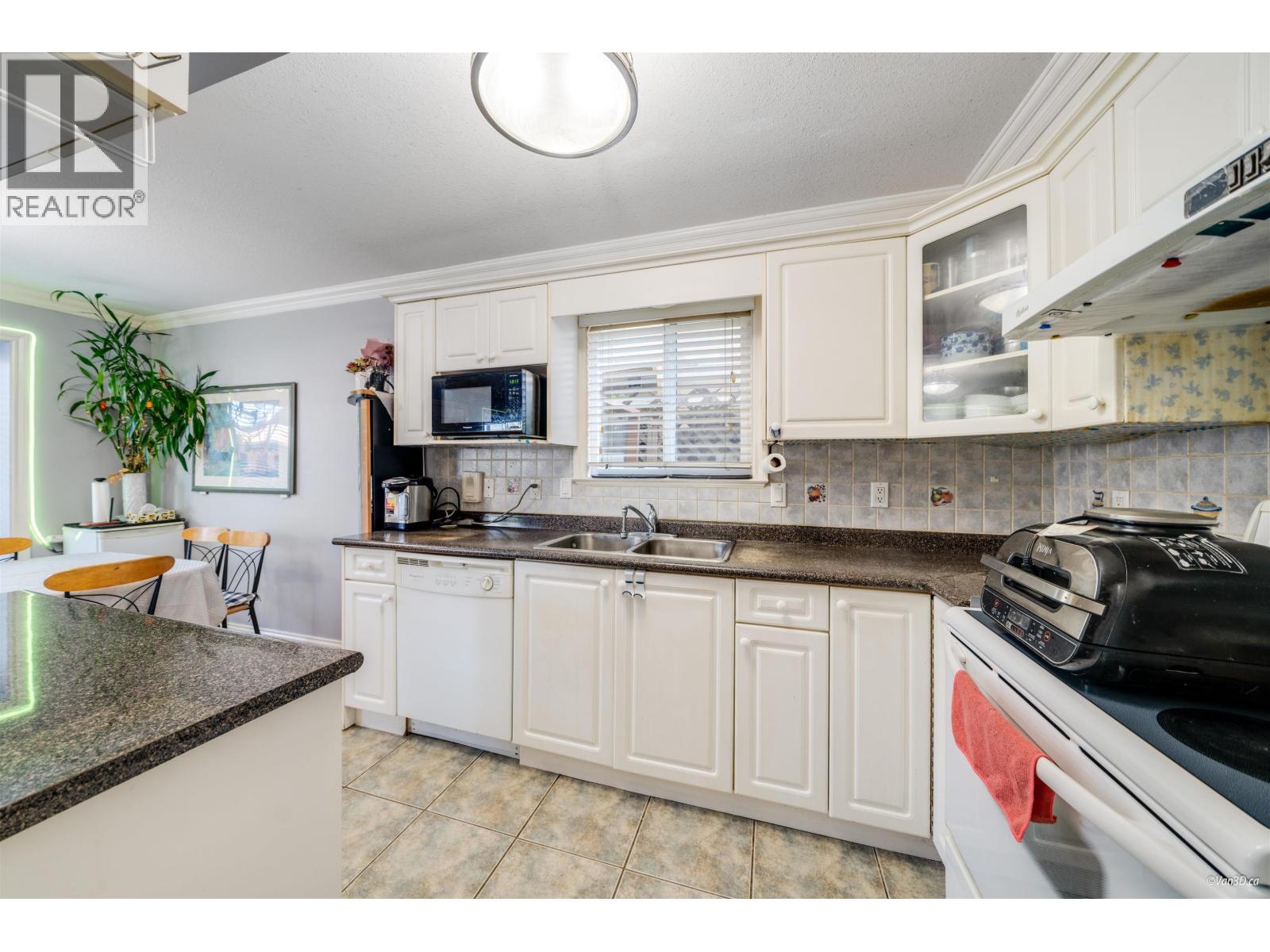 4663 Canada Way, Burnaby, British Columbia  V5G 1K9 - Photo 8 - R3040520