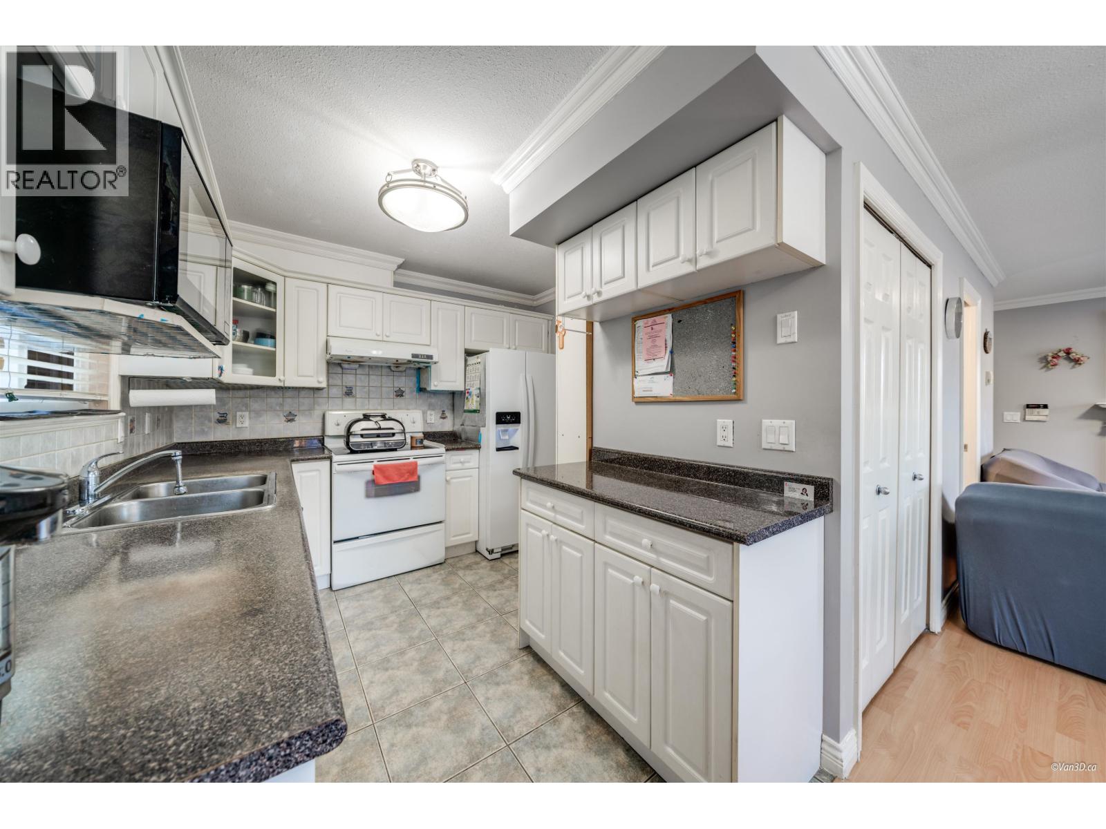 4663 Canada Way, Burnaby, British Columbia  V5G 1K9 - Photo 11 - R3040520