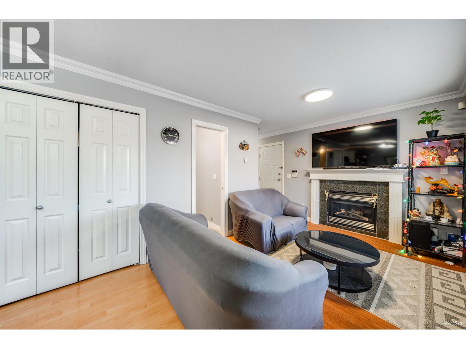 Property at 4663 CANADA WAY image 4
