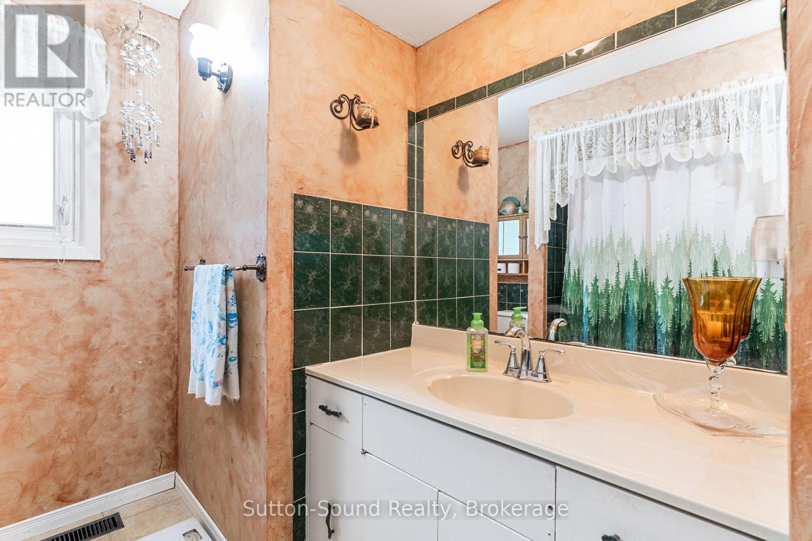 17 Front Street, South Bruce Peninsula, Ontario  N0H 1P0 - Photo 16 - X12241890