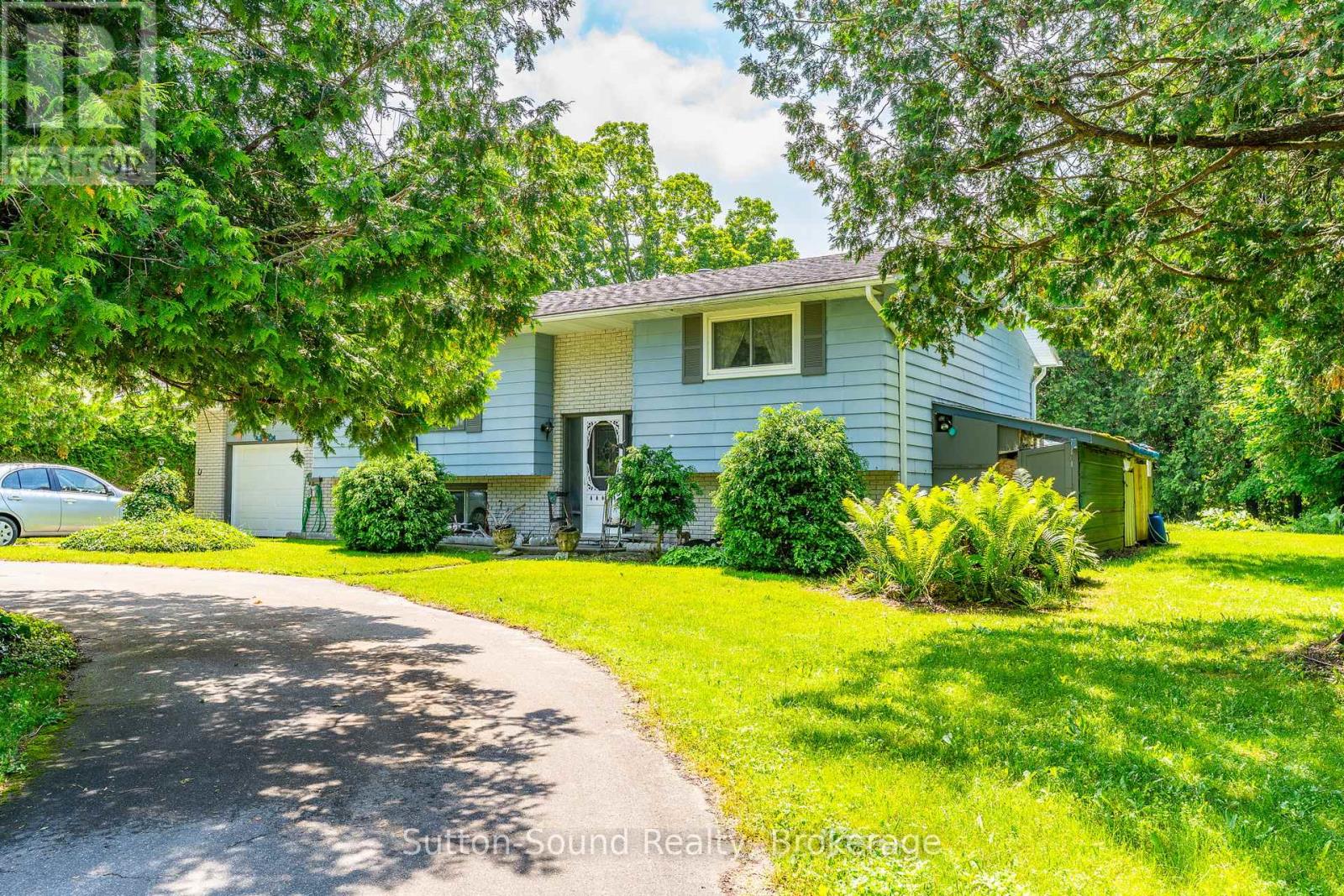 17 Front Street, South Bruce Peninsula, Ontario  N0H 1P0 - Photo 2 - X12241890