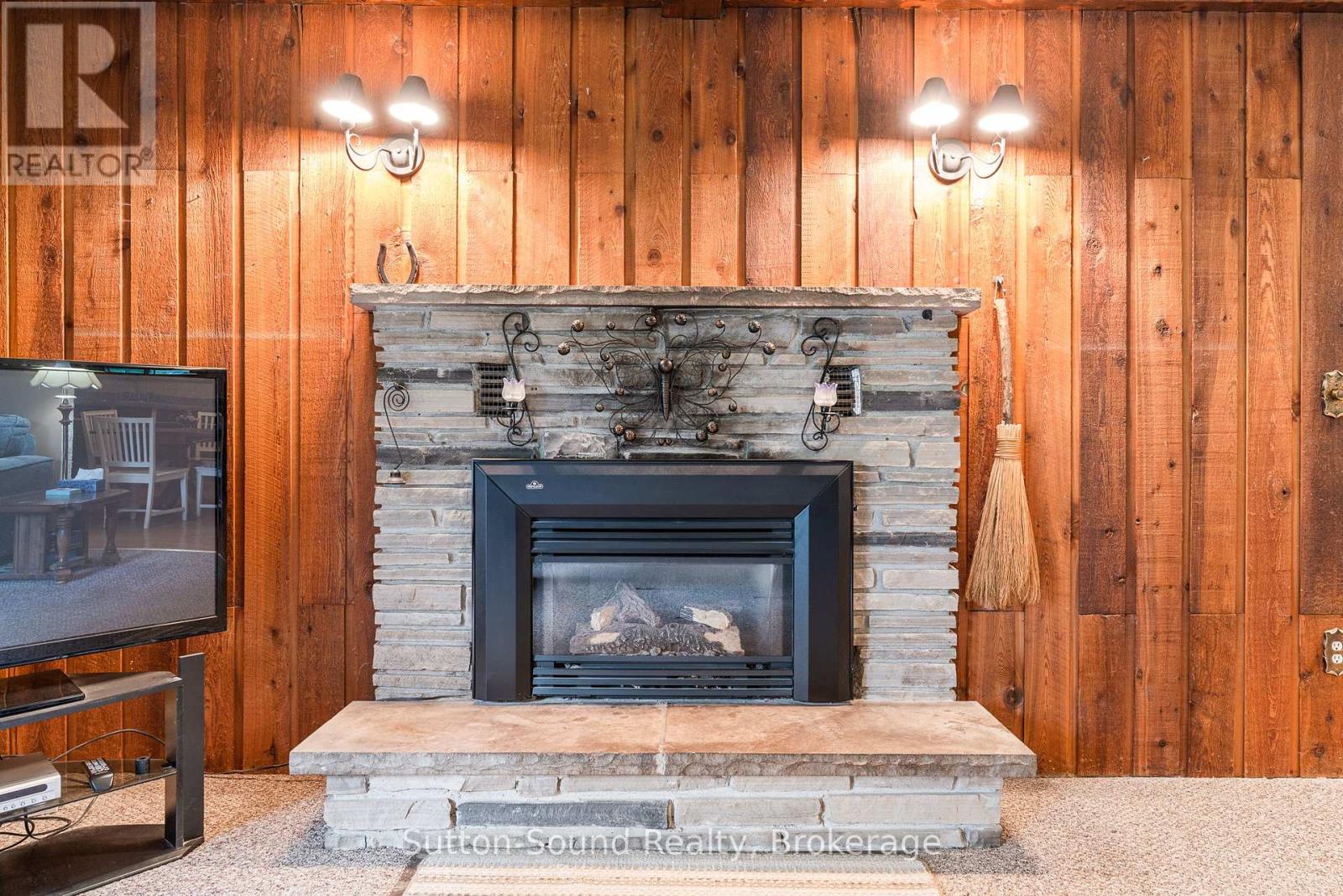 17 Front Street, South Bruce Peninsula, Ontario  N0H 1P0 - Photo 8 - X12241890