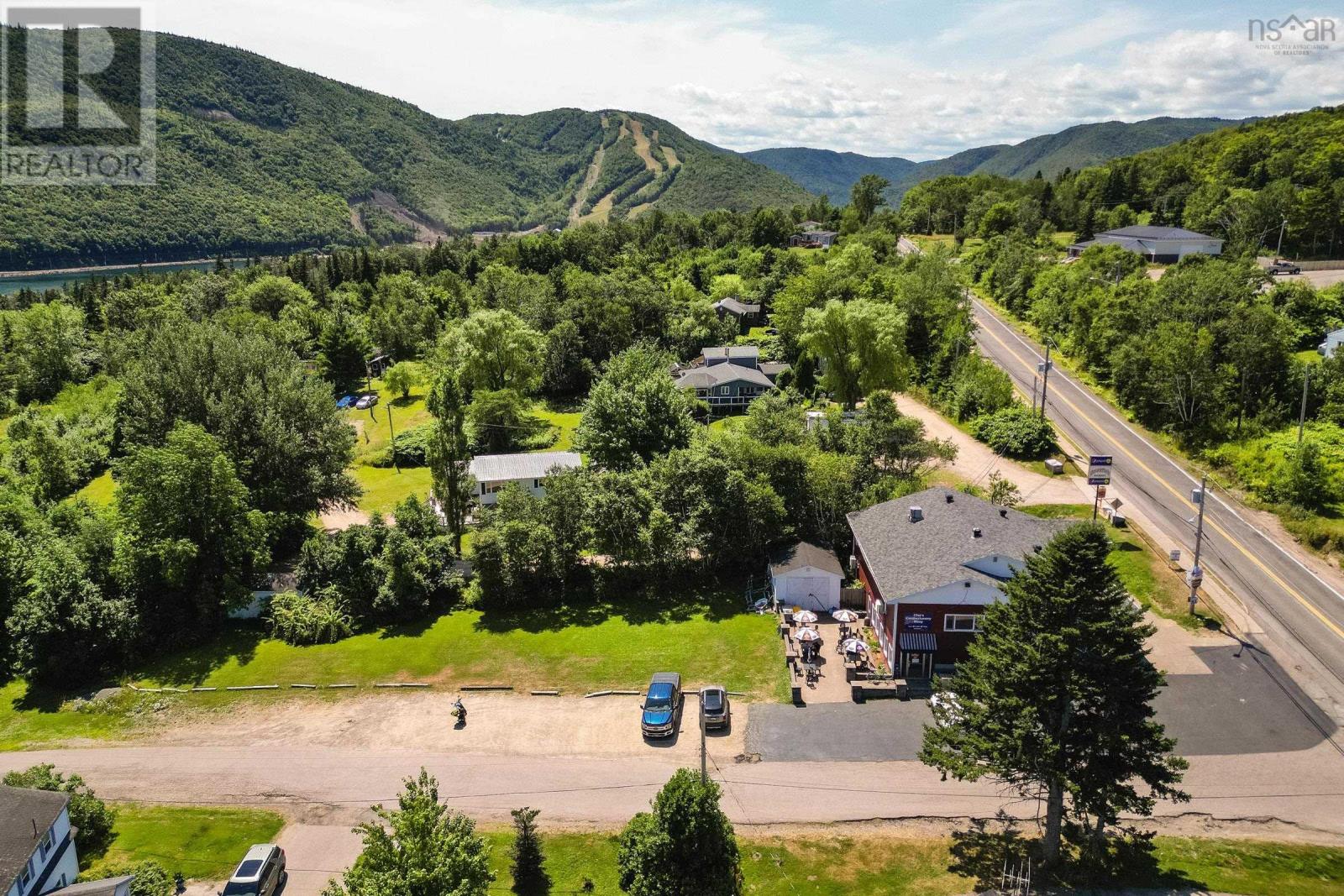 37867 Cabot Trail, Ingonish, Nova Scotia  B0C 1L0 - Photo 40 - 202519487