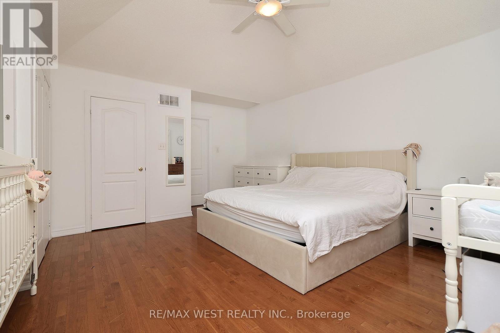 8 James Stock Path, Toronto, Ontario  M8Z 6C6 - Photo 14 - W12363898