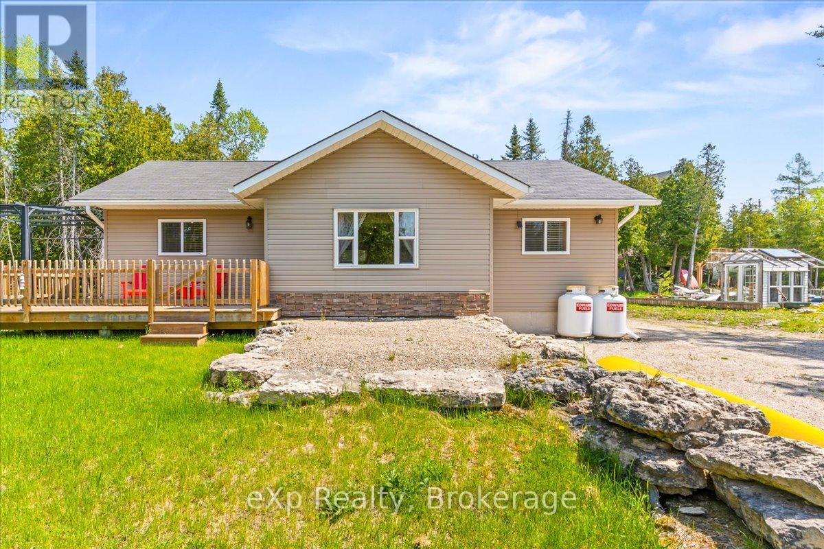 19 Murray Avenue, Northern Bruce Peninsula, Ontario  N0H 1W0 - Photo 2 - X12367732