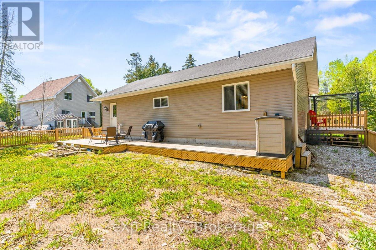 19 Murray Avenue, Northern Bruce Peninsula, Ontario  N0H 1W0 - Photo 39 - X12367732